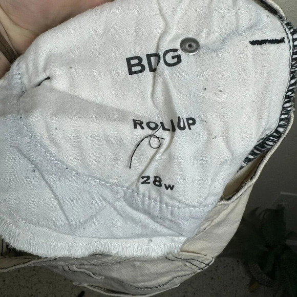 Urban Outfitters BDG High Rise Rolled Cuffed Hem Cream Shorts 3" inseam Size 28 - Picture 10 of 11